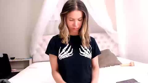 Snapshot of cherrycoloured chatting on December 4, 2024, 9:57 pm Anna online show from December 4, 2024, 9:57 pm