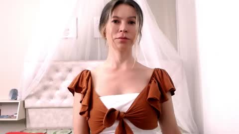 Snapshot of cherrycoloured chatting on January 17, 2025, 12:31 am Anna online show from January 17, 2025, 12:31 am