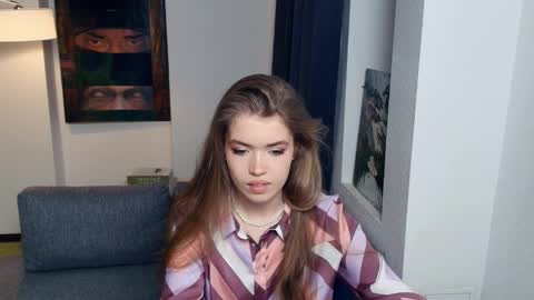 Snapshot of chia_silver chatting on April 1, 2026, 7:20 am Mia online show from April 1, 2026, 7:20 am