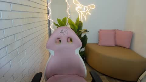 Snapshot of chiara_tay chatting on February 9, 2025, 3:00 am Chiara  online show from February 9, 2025, 3:00 am