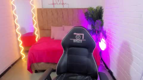 Snapshot of chiara_tay chatting on October 14, 2025, 7:14 pm Chiara  online show from October 14, 2025, 7:14 pm