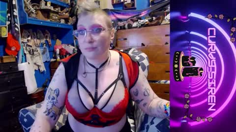 CurvySiren online show from December 17, 2025, 3:45 am
