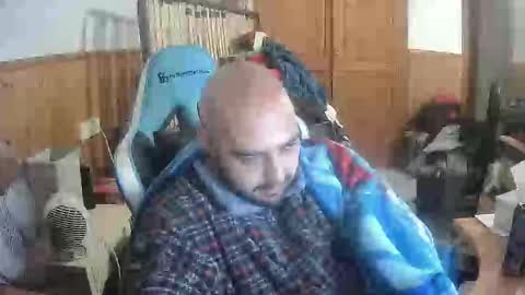 chicomallorca96 online show from February 3, 2025, 10:03 am