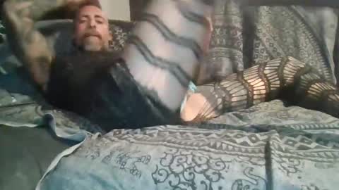 chicomalo8585 online show from April 8, 2026, 2:44 am