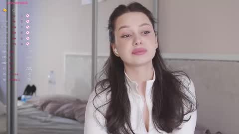 Nicole online show from April 12, 2026, 5:23 am