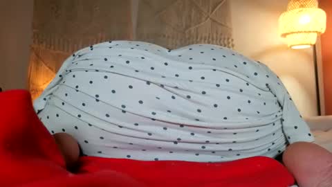 yoursensualparadise online show from April 14, 2026, 9:43 pm