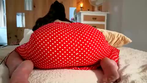 yoursensualparadise online show from June 5, 2026, 8:14 pm