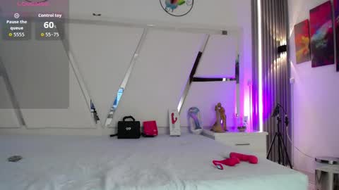 Chloe  online show from April 16, 2026, 1:01 pm