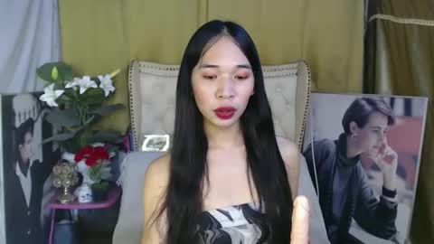 chloe_bilat online show from December 3, 2025, 11:58 pm