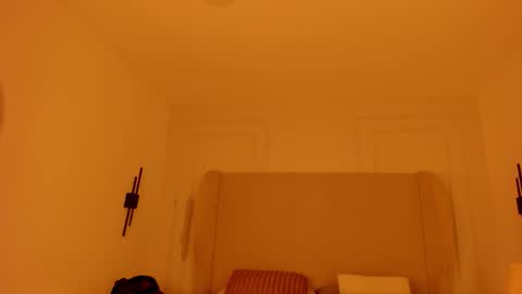 Chloe online show from December 17, 2025, 12:11 pm