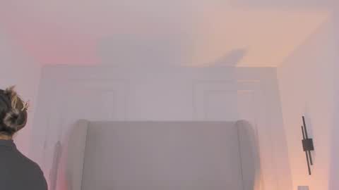 Chloe online show from December 22, 2025, 12:02 pm