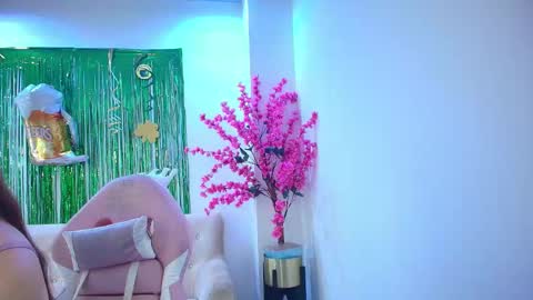 Chloe online show from March 18, 2026, 11:13 am