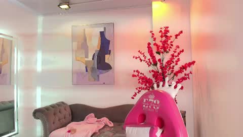 Chloe online show from April 15, 2026, 11:39 am