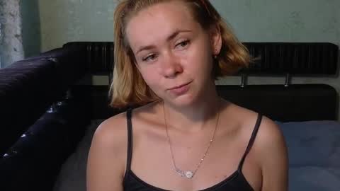 Snapshot of chloe_roo chatting on June 30, 2026, 7:31 am Mila online show from June 30, 2026, 7:31 am