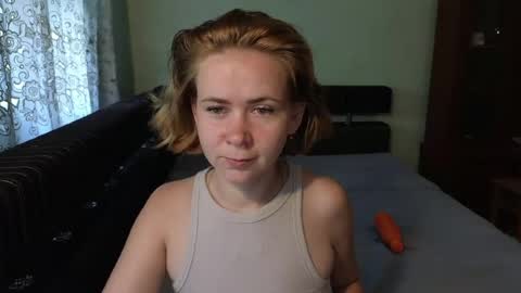 Snapshot of chloe_roo chatting on July 3, 2026, 6:31 am Mila online show from July 3, 2026, 6:31 am