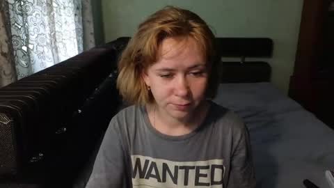 Snapshot of chloe_roo chatting on July 6, 2026, 6:21 am Mila online show from July 6, 2026, 6:21 am