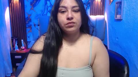 chloe_smith5 online show from February 11, 2026, 1:27 pm