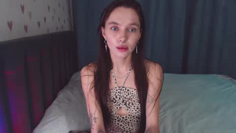 Chloe online show from November 12, 2025, 2:17 pm