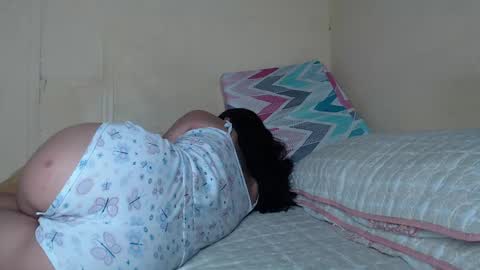 Snapshot of chloe_vahos chatting on December 6, 2024, 4:06 pm Chloe  online show from December 6, 2024, 4:06 pm