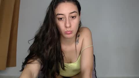 Snapshot of chloe_vahos chatting on October 10, 2025, 12:31 am Chloe  online show from October 10, 2025, 12:31 am