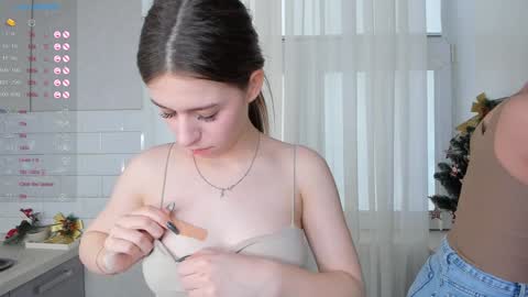 Megan and Jeniffer online show from January 19, 2025, 10:06 am