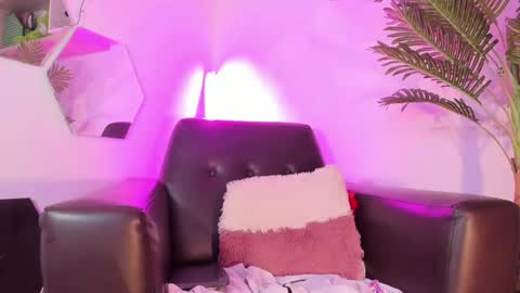 Chloe  online show from February 19, 2025, 12:03 am