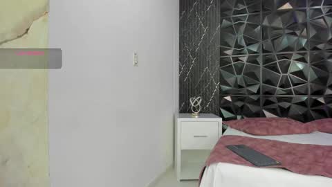 chloegils online show from December 2, 2025, 12:43 pm