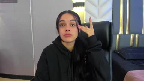  Chloe Harper  online show from April 9, 2026, 11:37 am