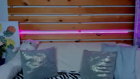 Chloe online show from November 15, 2025, 1:25 am