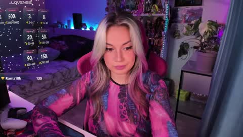 Snapshot of chloekohaku chatting on December 6, 2024, 4:47 am ChloeKohaku online show from December 6, 2024, 4:47 am