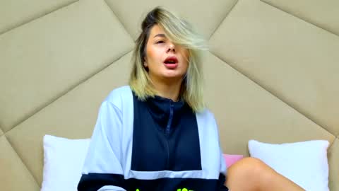 Snapshot of chloevee chatting on May 12, 2026, 5:15 am Chloe Vee online show from May 12, 2026, 5:15 am