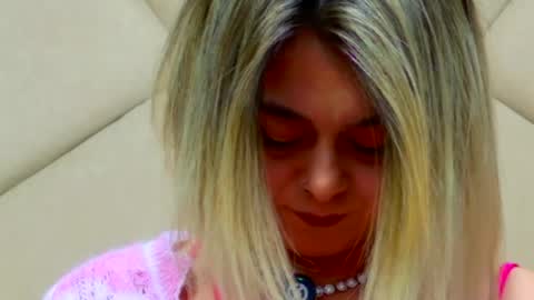 Snapshot of chloevee chatting on May 20, 2026, 5:35 am Chloe Vee online show from May 20, 2026, 5:35 am