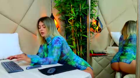 Snapshot of chloevee chatting on June 23, 2026, 5:16 am Chloe Vee online show from June 23, 2026, 5:16 am