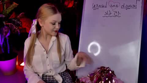 ChloeWight online show from April 12, 2026, 9:36 am