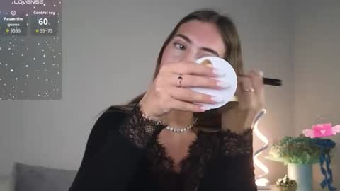 Snapshot of chloi_hes chatting on October 23, 2025, 11:09 am chloi_hes online show from October 23, 2025, 11:09 am