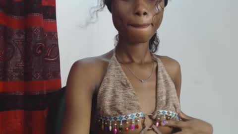 Snapshot of choco_petitqueen chatting on December 18, 2024, 10:30 am choco_petitqueen online show from December 18, 2024, 10:30 am