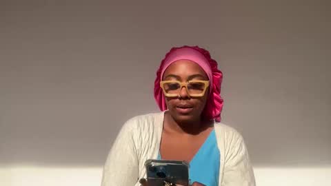 Snapshot of chocolatecakequeen chatting on November 19, 2025, 12:27 pm ChocolateCakeQueen online show from November 19, 2025, 12:27 pm