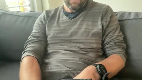 chris13abcd online show from December 1, 2025, 7:57 am