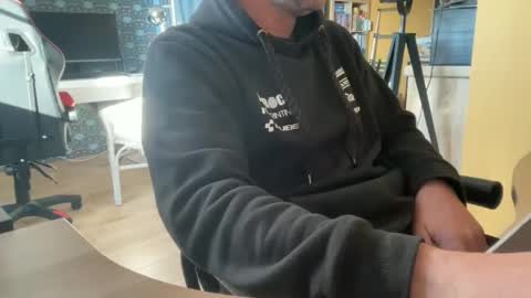 Snapshot of chris13abcd chatting on April 1, 2026, 7:31 am chris13abcd online show from April 1, 2026, 7:31 am