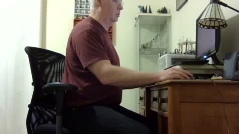 Snapshot of chris2002b chatting on March 7, 2025, 4:24 am chris2002b online show from March 7, 2025, 4:24 am