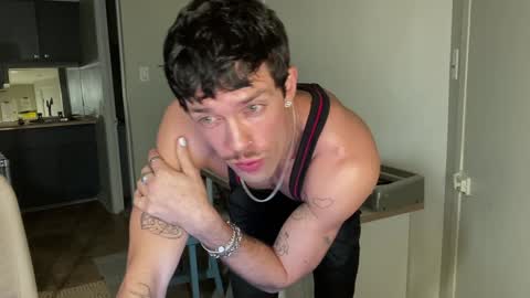 Content creator  artist online show from January 3, 2025, 7:38 am