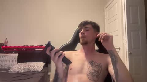 Snapshot of chrisoncam01 chatting on January 6, 2026, 3:43 am chrisoncam01 online show from January 6, 2026, 3:43 am