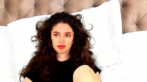 christinaconte online show from February 27, 2025, 1:38 am