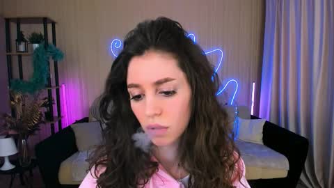 christinaconteeree online show from September 25, 2025, 1:26 pm