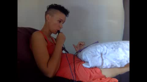 Snapshot of christinasaunters chatting on October 11, 2025, 6:28 pm Christina Saunters online show from October 11, 2025, 6:28 pm