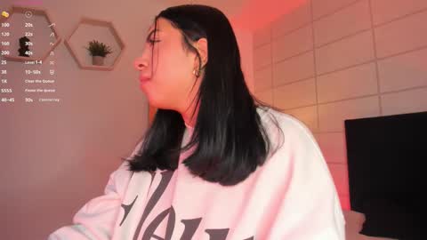 Christine  online show from November 25, 2025, 12:05 pm