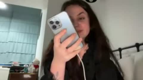 christinekissss online show from June 15, 2026, 8:22 pm
