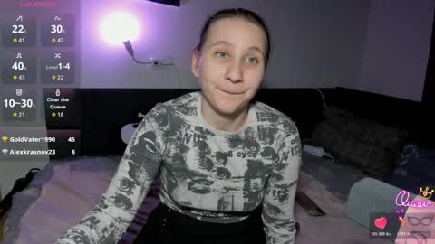 christyw3b online show from April 1, 2026, 4:59 pm