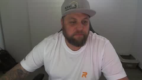 Snapshot of chrizz80 chatting on March 1, 2025, 8:23 am Chrizz online show from March 1, 2025, 8:23 am