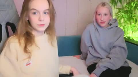 EvaBlonde TayaBrunette EliieBlack hair online show from February 7, 2026, 2:54 pm